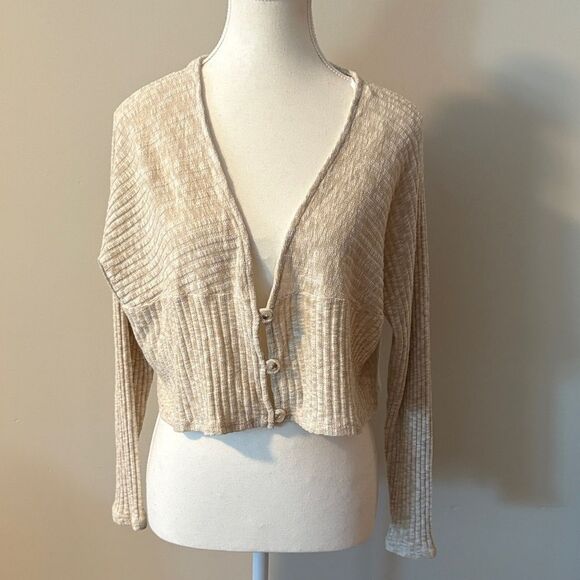 NWT Sadie and Sage Beige Button-Up Cardigan Oversized Crop Sweater. Size Small - Picture 1 of 9
